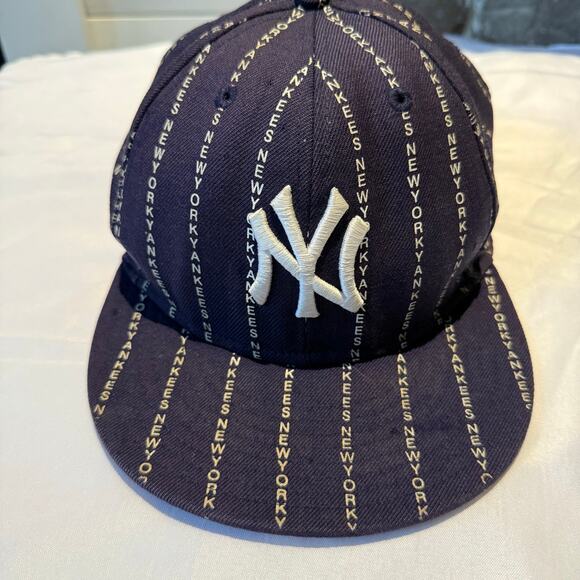 MLB Flatbill NY Yankees Baseball Cap 59Fifty Size 7 5/8 - Picture 1 of 8